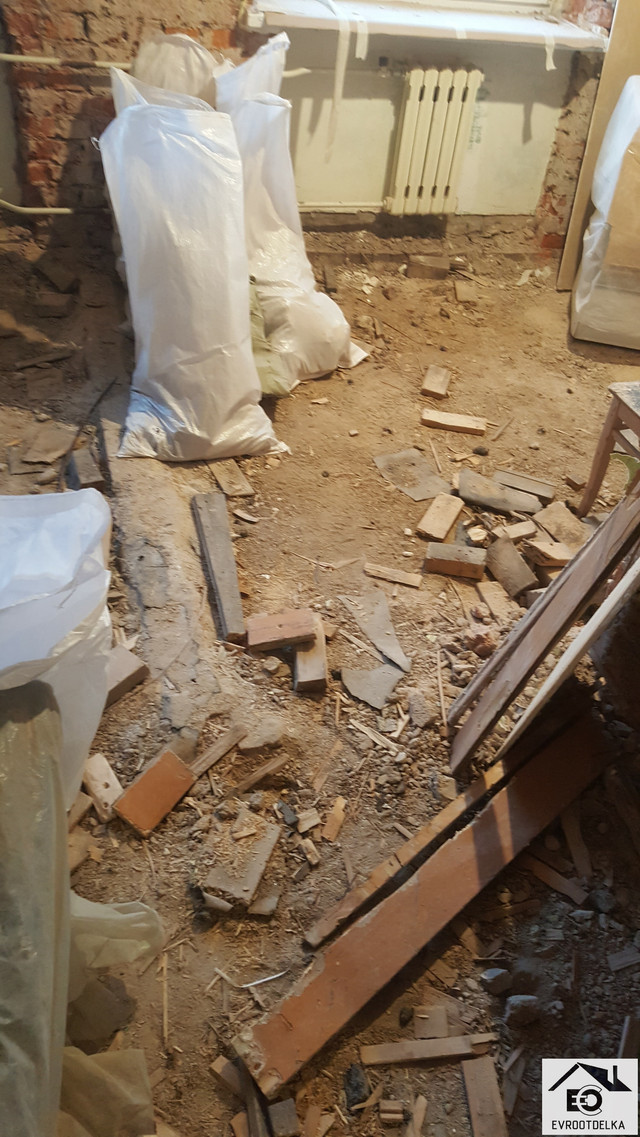 мусор после демонтажа деревянного пола