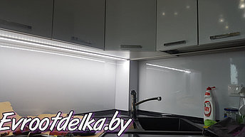 Подсветка рабочей зоны кухни светодиодной лентой в профиле, фото 2