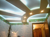 Многоуровневые фигурные потолки из гипсокартона с окраской, работа, фото 2