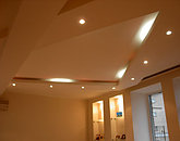 Многоуровневые фигурные потолки из гипсокартона с окраской, работа, фото 3